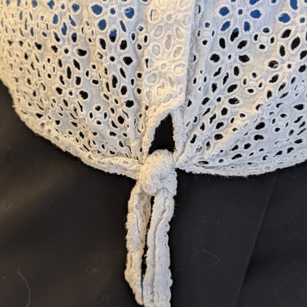 Guess White Sleeveless Eyelet Button-Front Tie-Hem Shirt - Picture 8 of 10